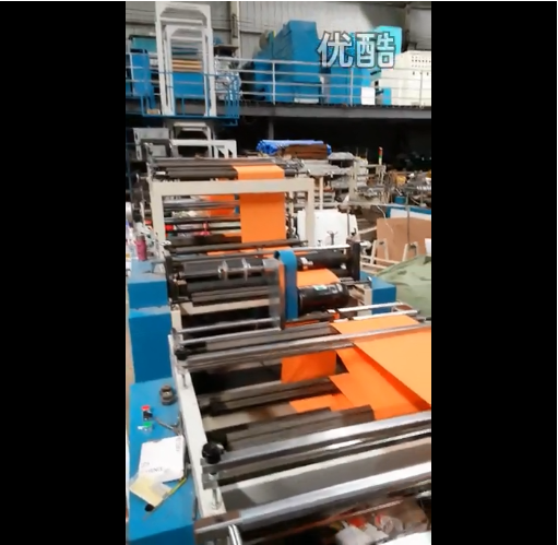 無紡布自動（dòng）上拉（lā）頭拉鏈袋製袋機（jī）